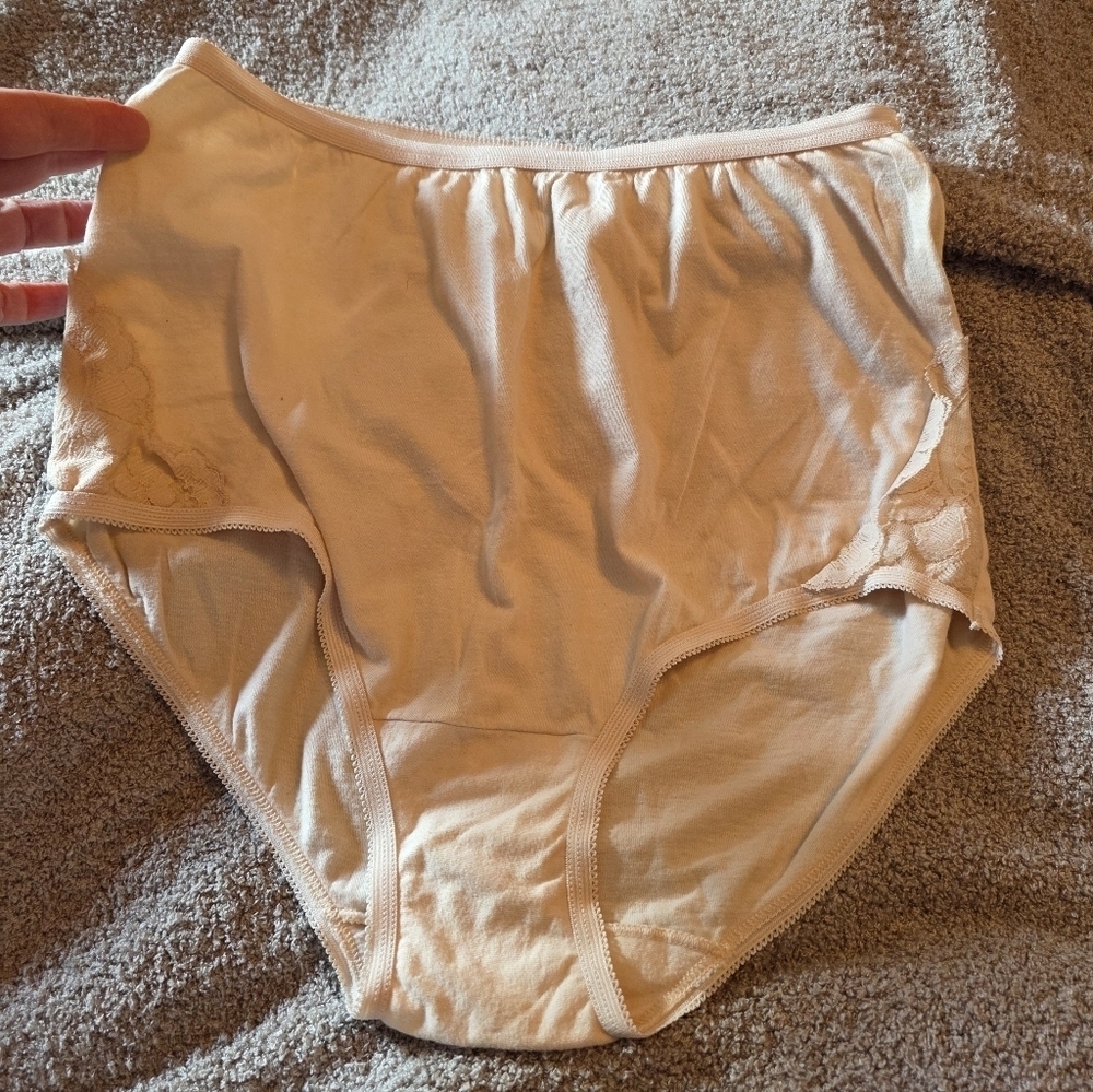Vanity Fair Size 6 Cotton Panties With Lace NWOT